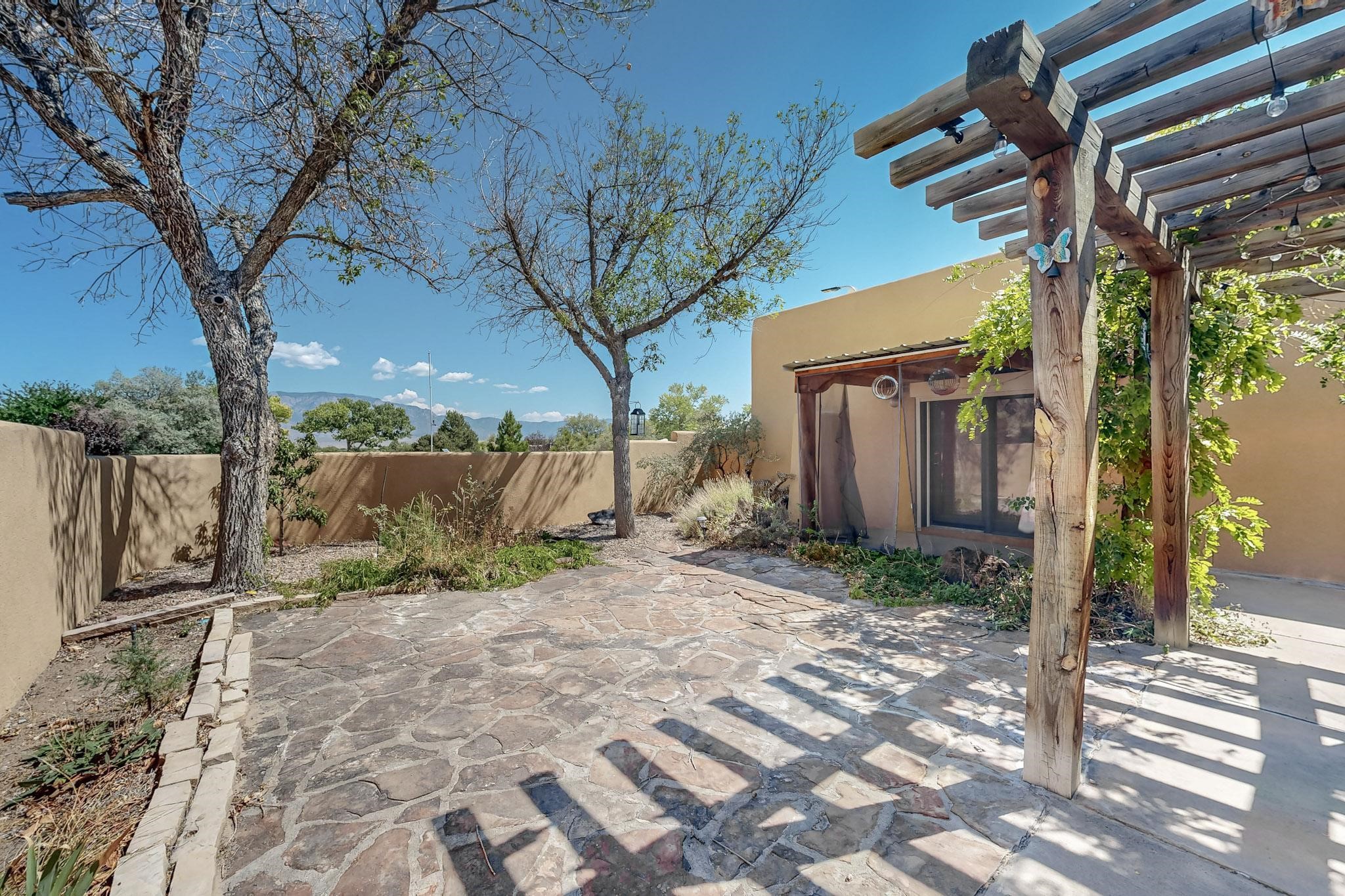 1039 W Meadowlark Lane, Corrales, New Mexico image 4