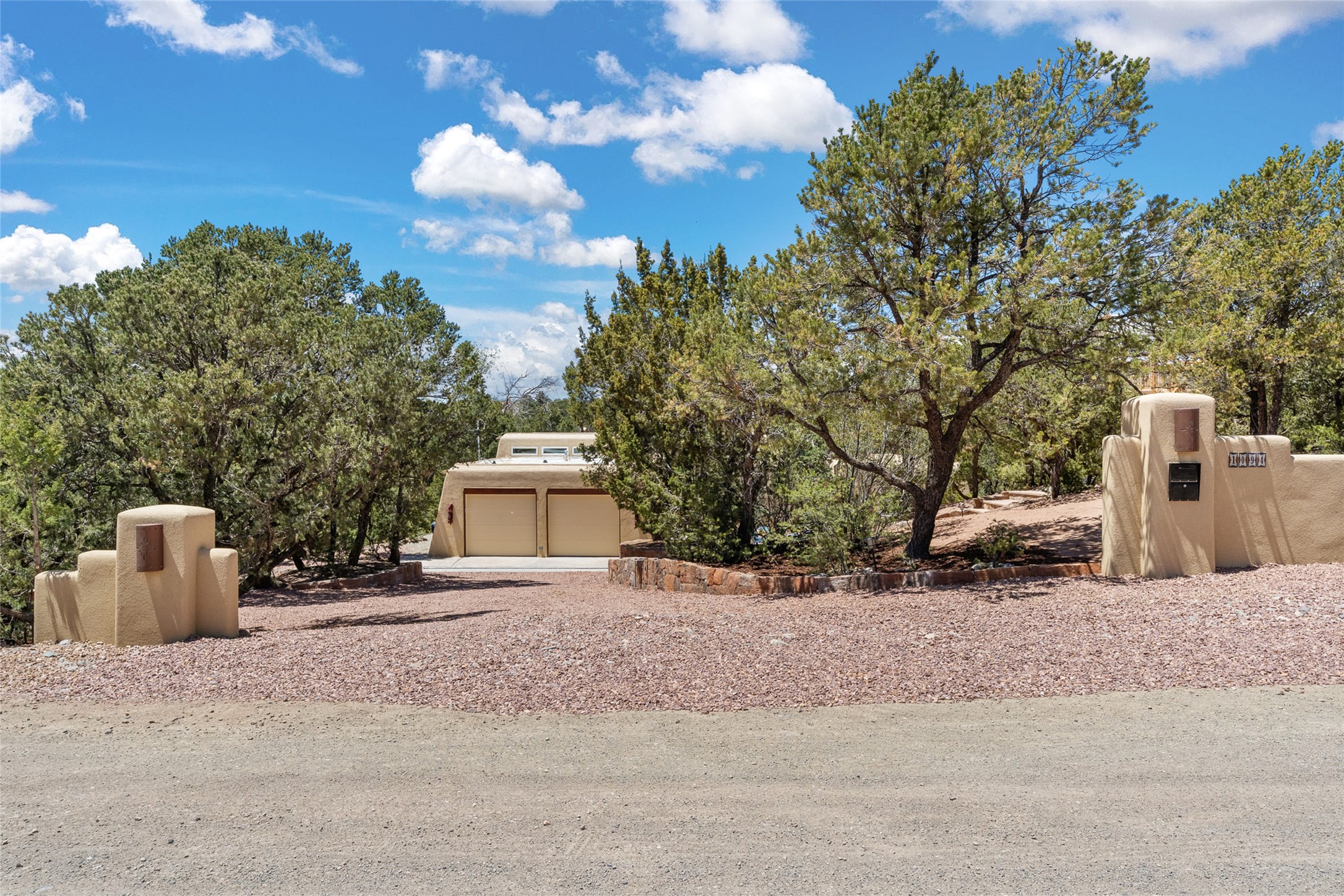 1094 Governor Dempsey Drive, Santa Fe, New Mexico image 8