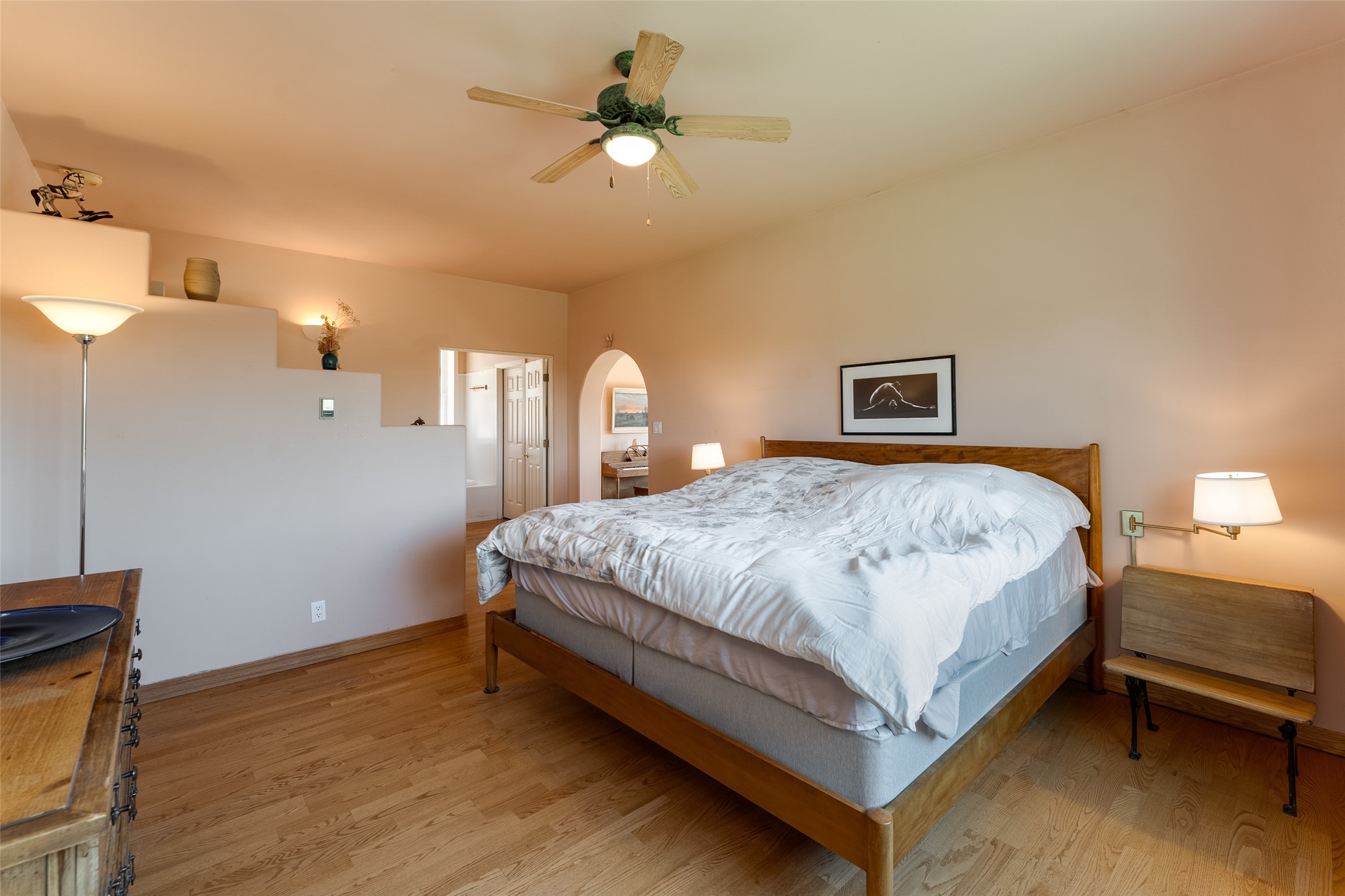 Santa Fe, New Mexico 87507, United States, 3 Bedrooms Bedrooms, ,2 BathroomsBathrooms,Residential,Pending,50588