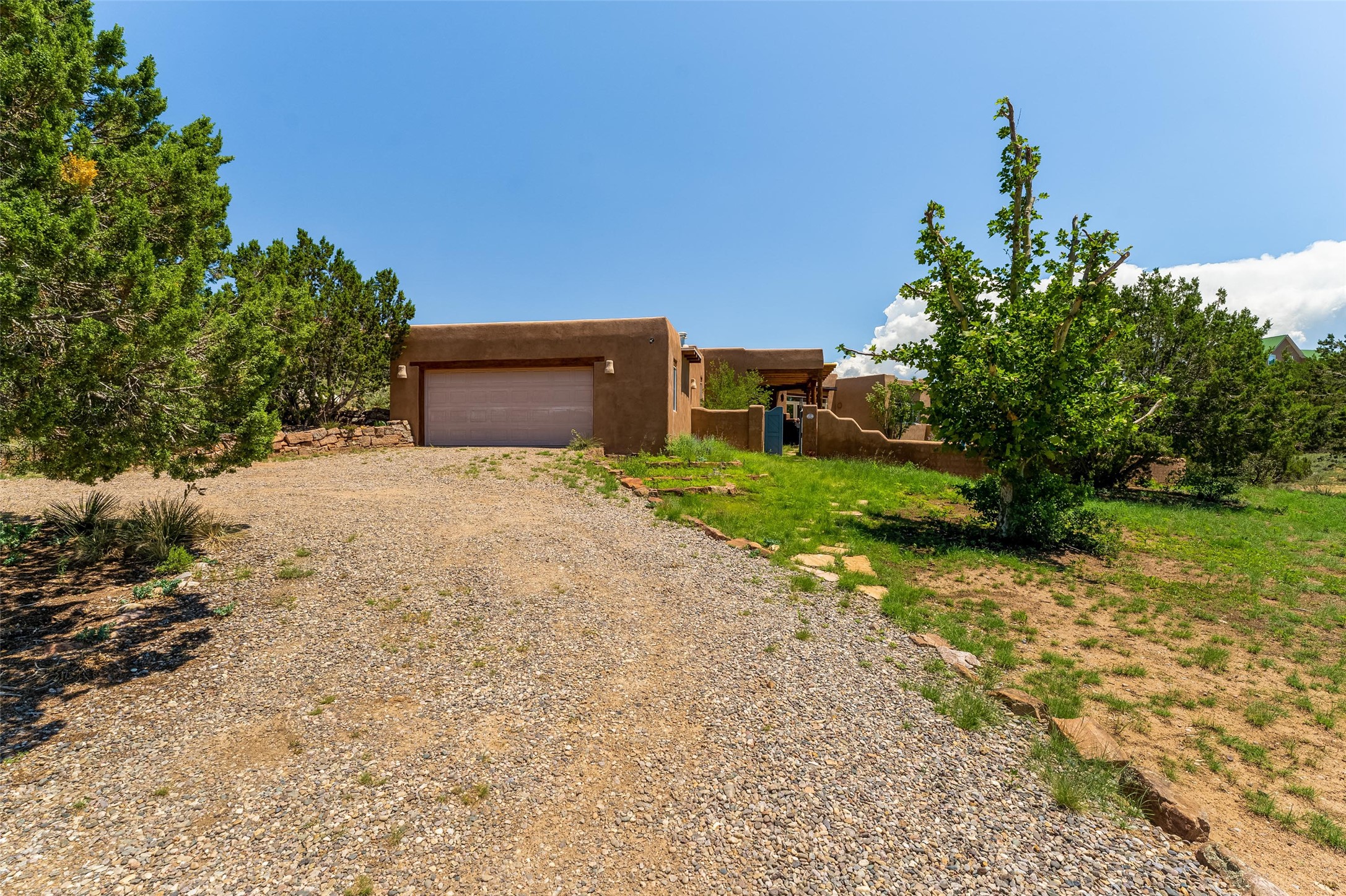 Santa Fe, New Mexico 87507, United States, 3 Bedrooms Bedrooms, ,2 BathroomsBathrooms,Residential,Pending,50588