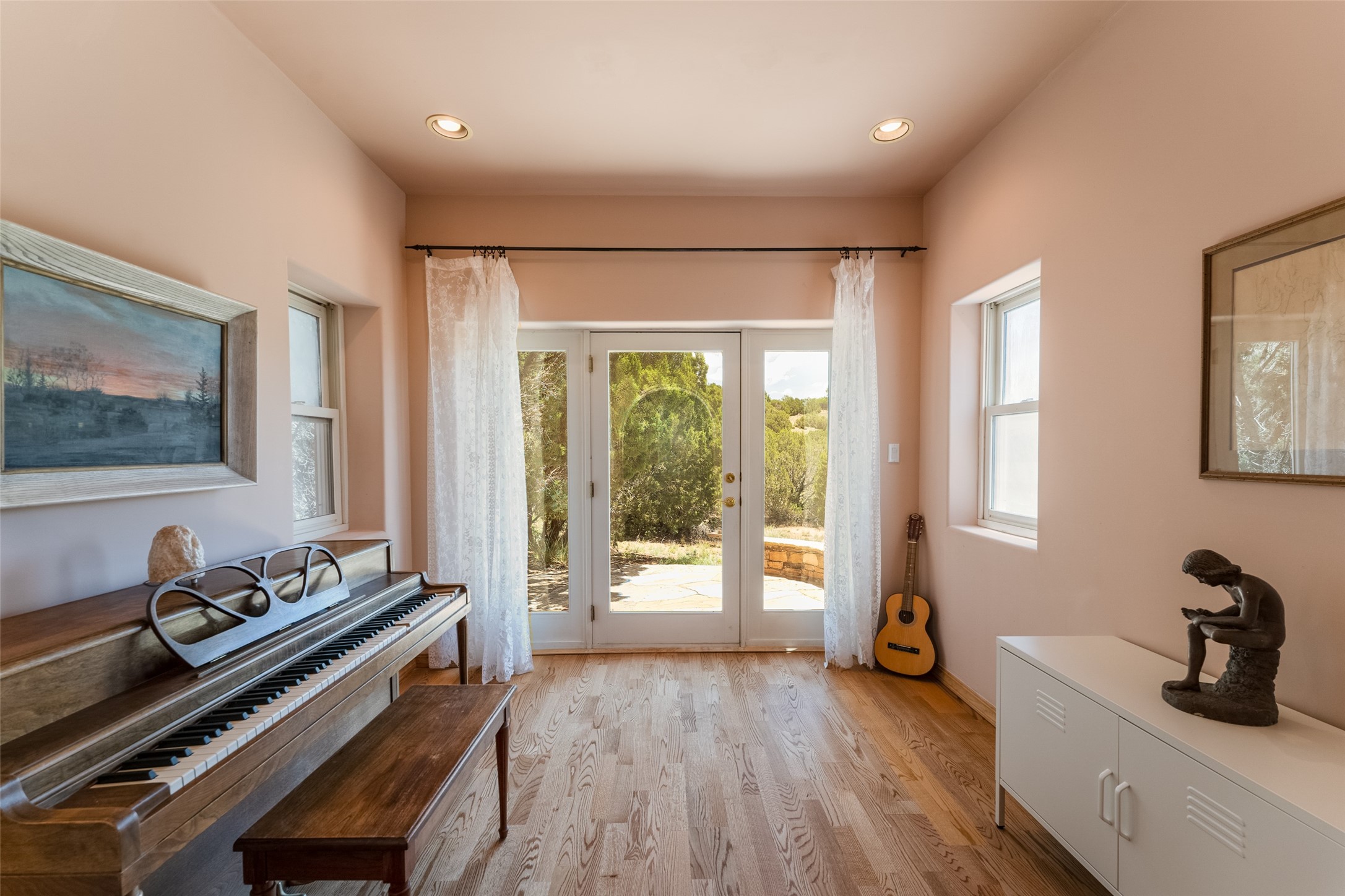 Santa Fe, New Mexico 87507, United States, 3 Bedrooms Bedrooms, ,2 BathroomsBathrooms,Residential,Pending,50588