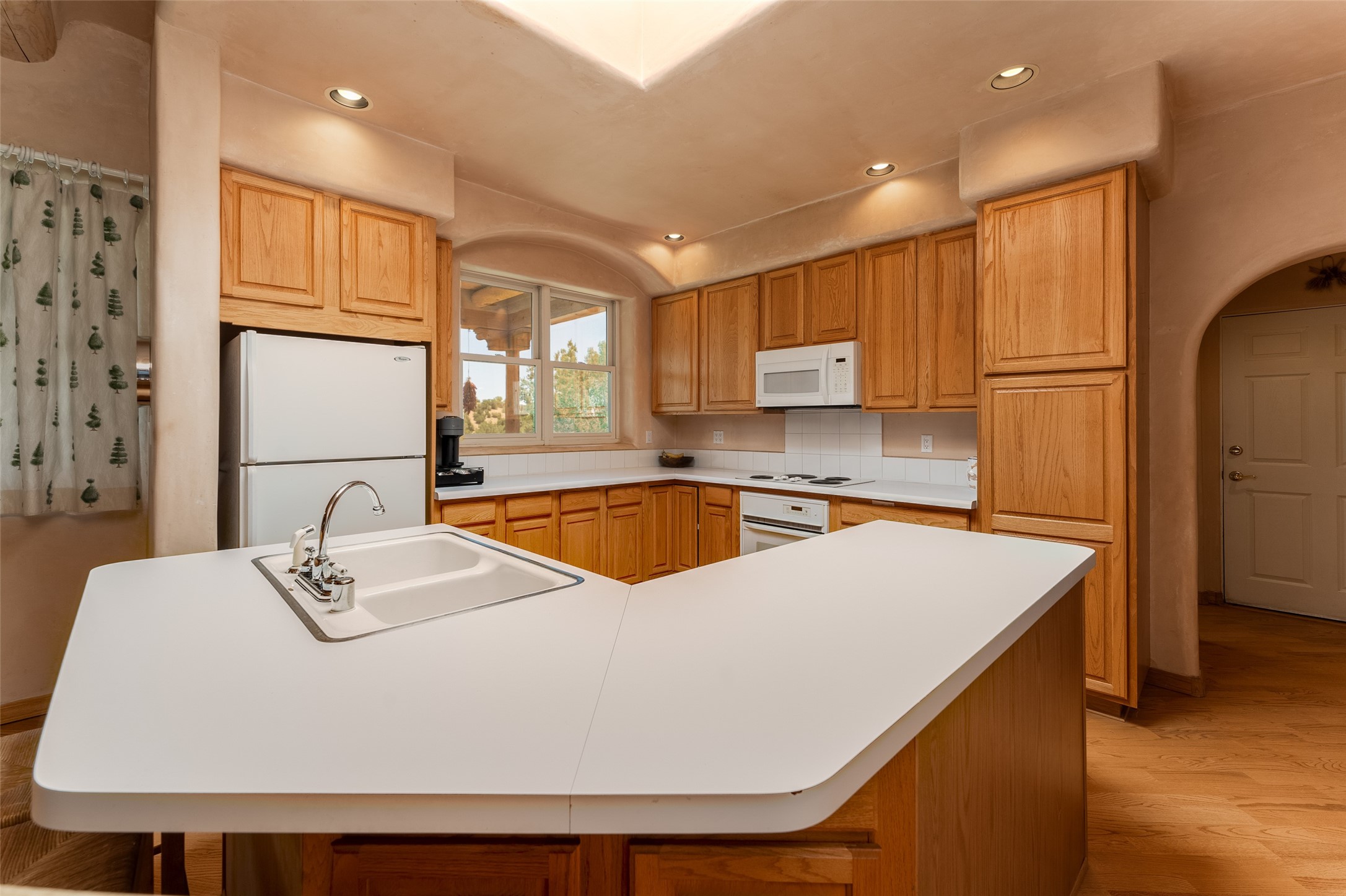 Santa Fe, New Mexico 87507, United States, 3 Bedrooms Bedrooms, ,2 BathroomsBathrooms,Residential,Pending,50588