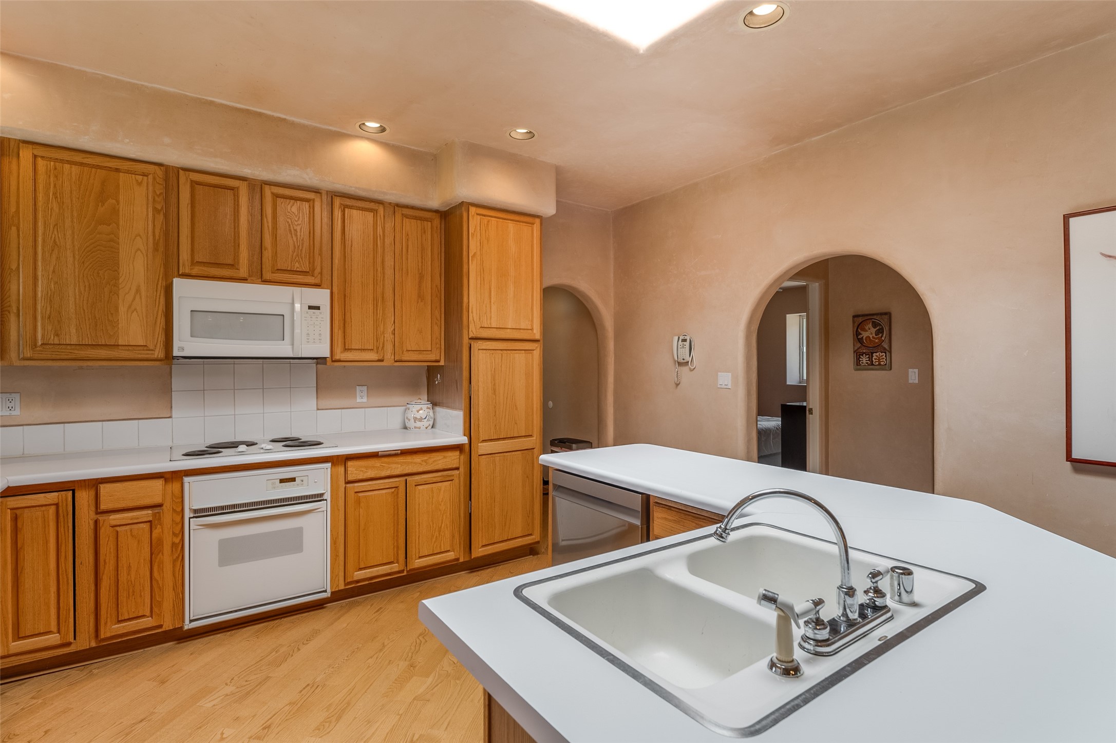 Santa Fe, New Mexico 87507, United States, 3 Bedrooms Bedrooms, ,2 BathroomsBathrooms,Residential,Pending,50588