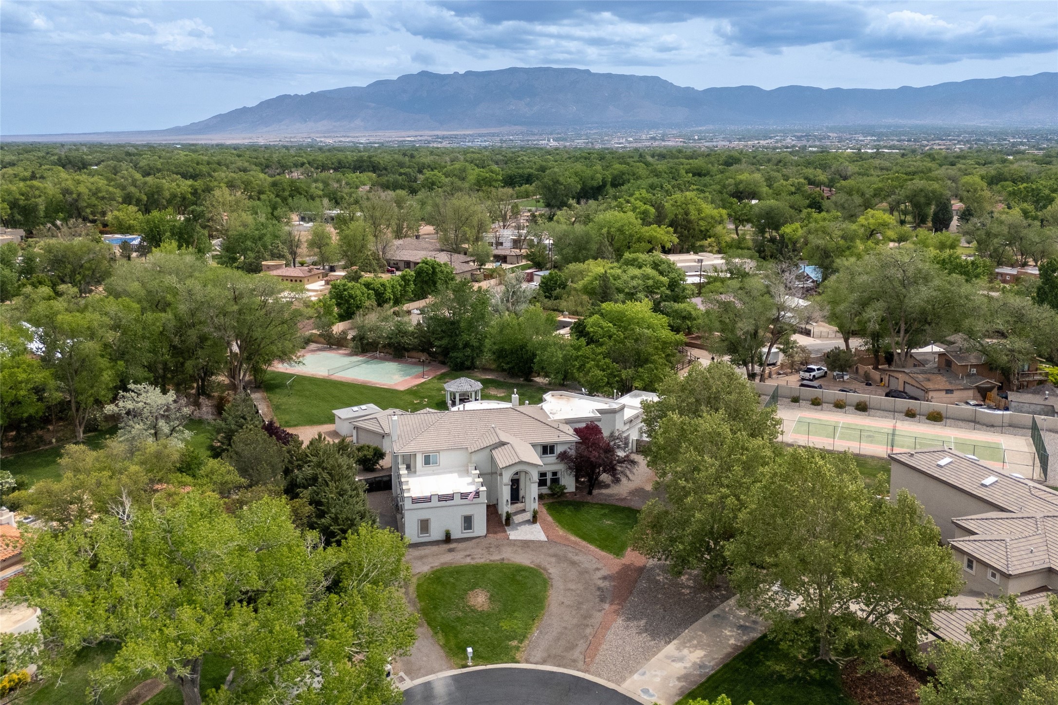 1418 Bonito Suenos Court, Los Ranchos, New Mexico image 45
