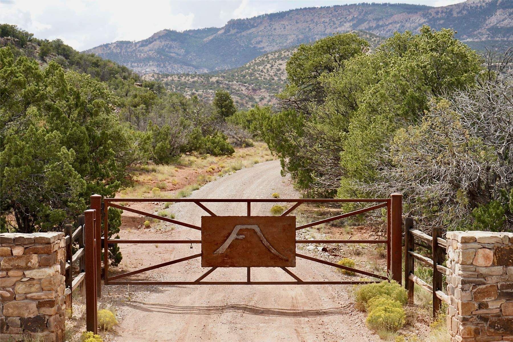 101 Mesa Prieta Road, Youngsville, New Mexico image 2