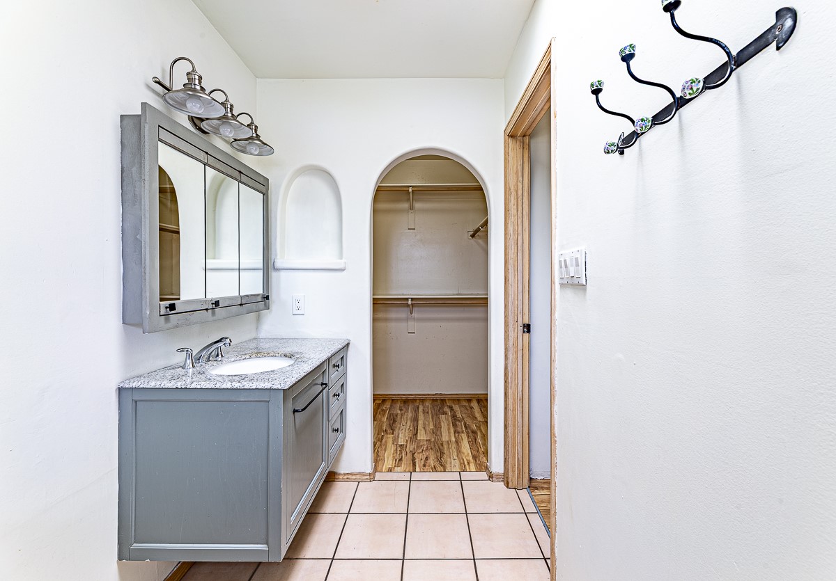 Santa Fe, New Mexico 87508, United States, 3 Bedrooms Bedrooms, ,2 BathroomsBathrooms,Residential,Active,165261