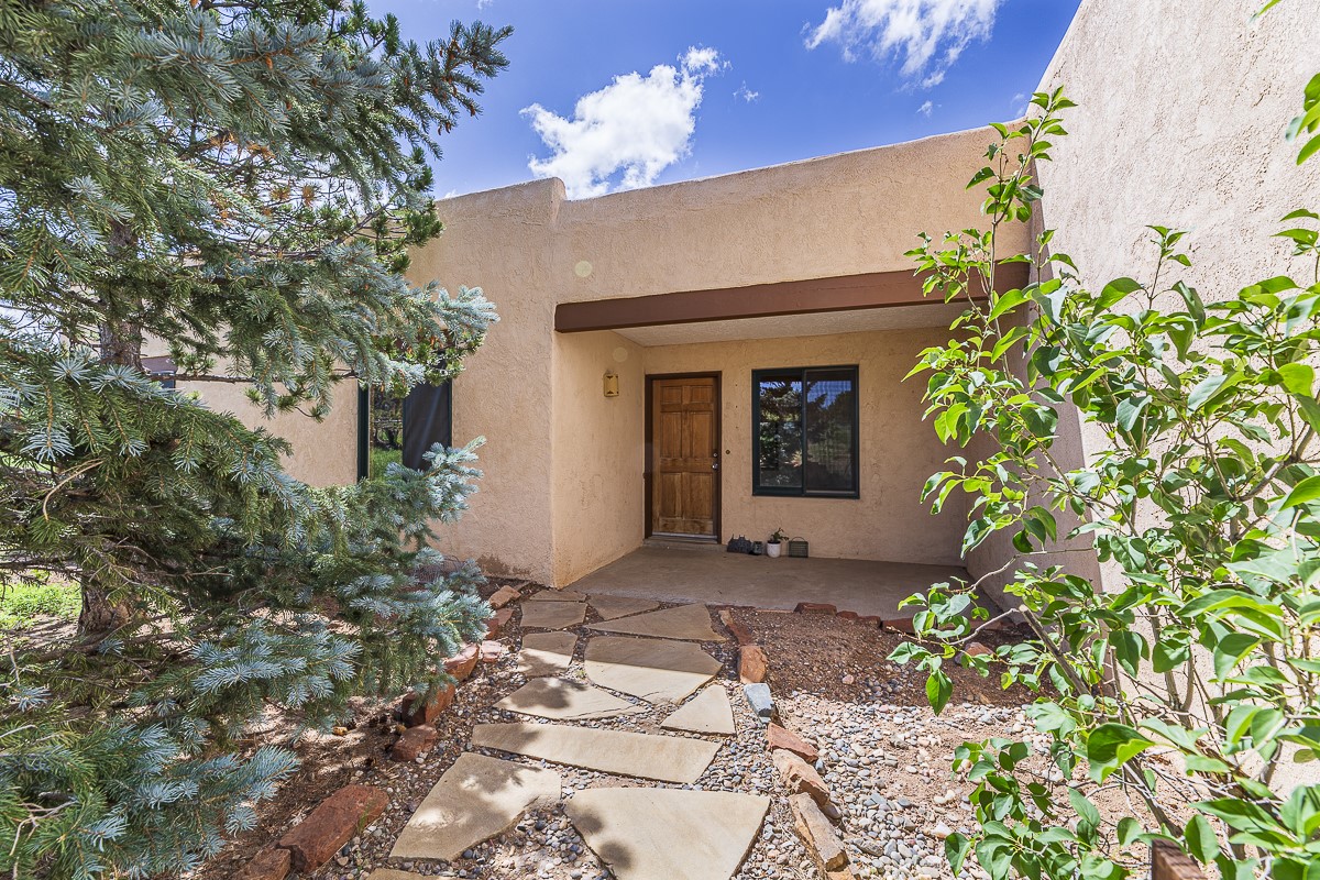 Santa Fe, New Mexico 87508, United States, 3 Bedrooms Bedrooms, ,2 BathroomsBathrooms,Residential,Active,165261