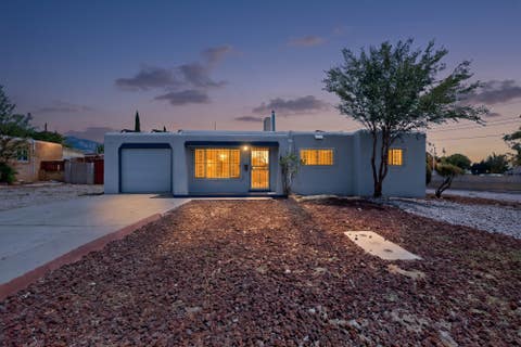 Homes For Sale - 2304 Elizabeth Street<br/> Albuquerque, NM 87112