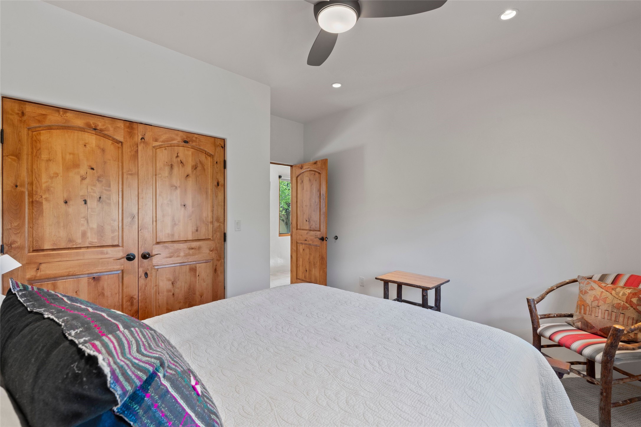 557 Valle Chamiso Lane, Santa Fe, New Mexico image 15