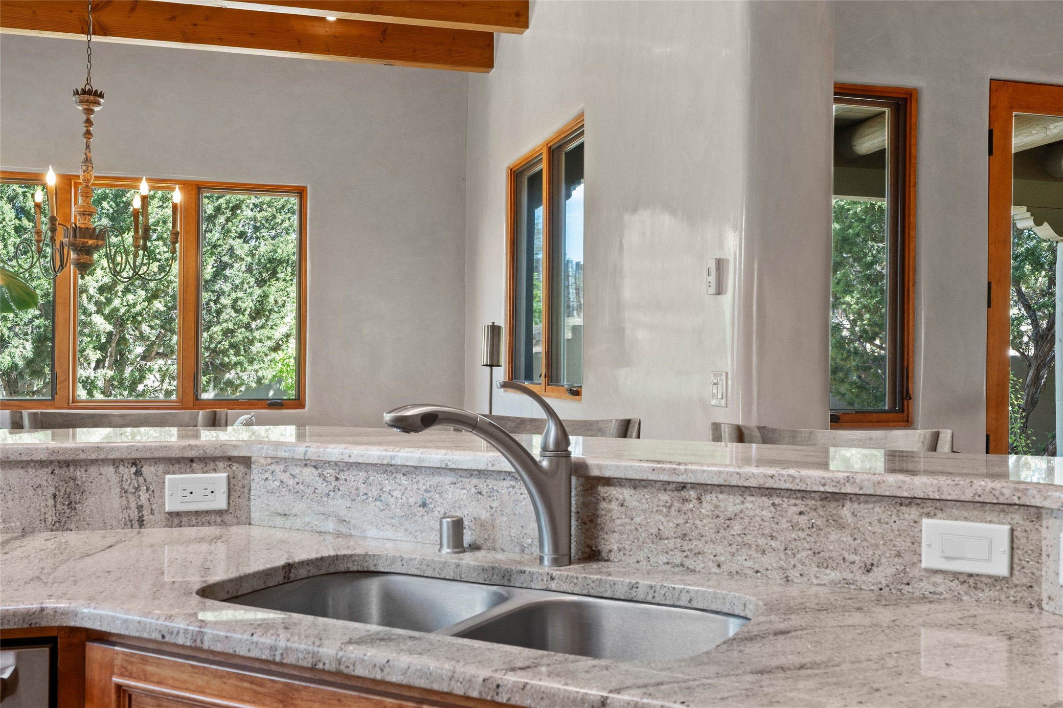 557 Valle Chamiso Lane, Santa Fe, New Mexico image 7