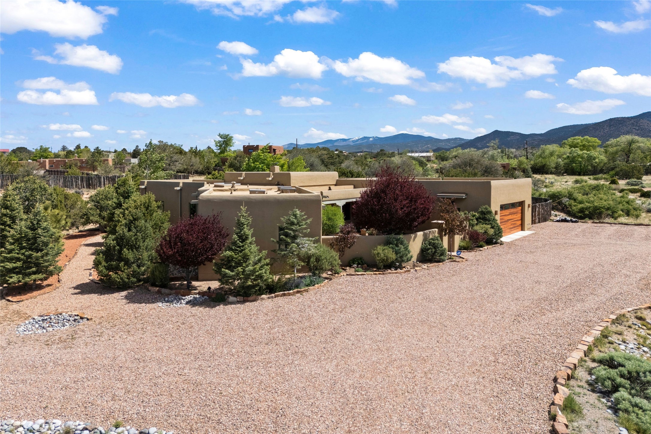 557 Valle Chamiso Lane, Santa Fe, New Mexico image 27
