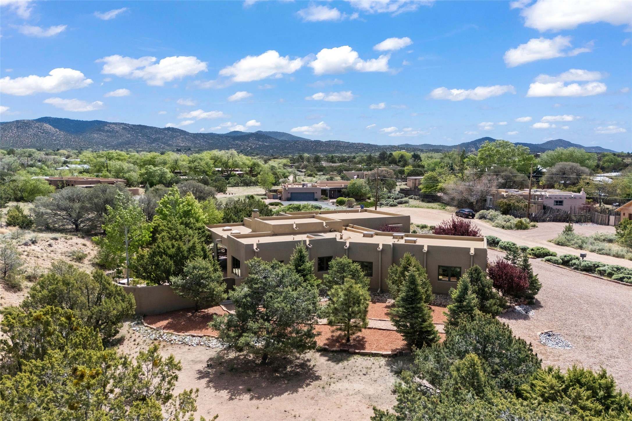 557 Valle Chamiso Lane, Santa Fe, New Mexico image 2