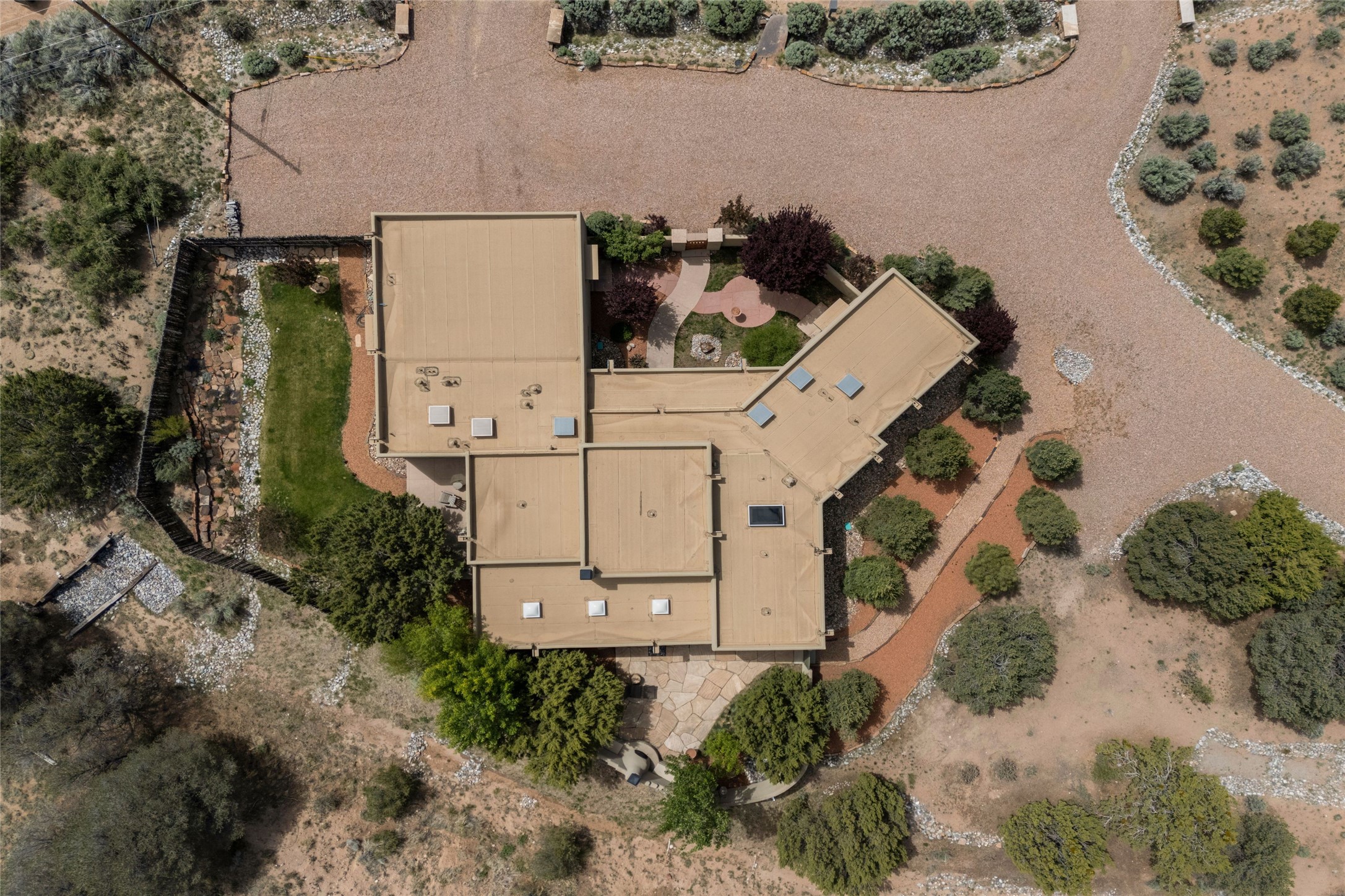 557 Valle Chamiso Lane, Santa Fe, New Mexico image 26
