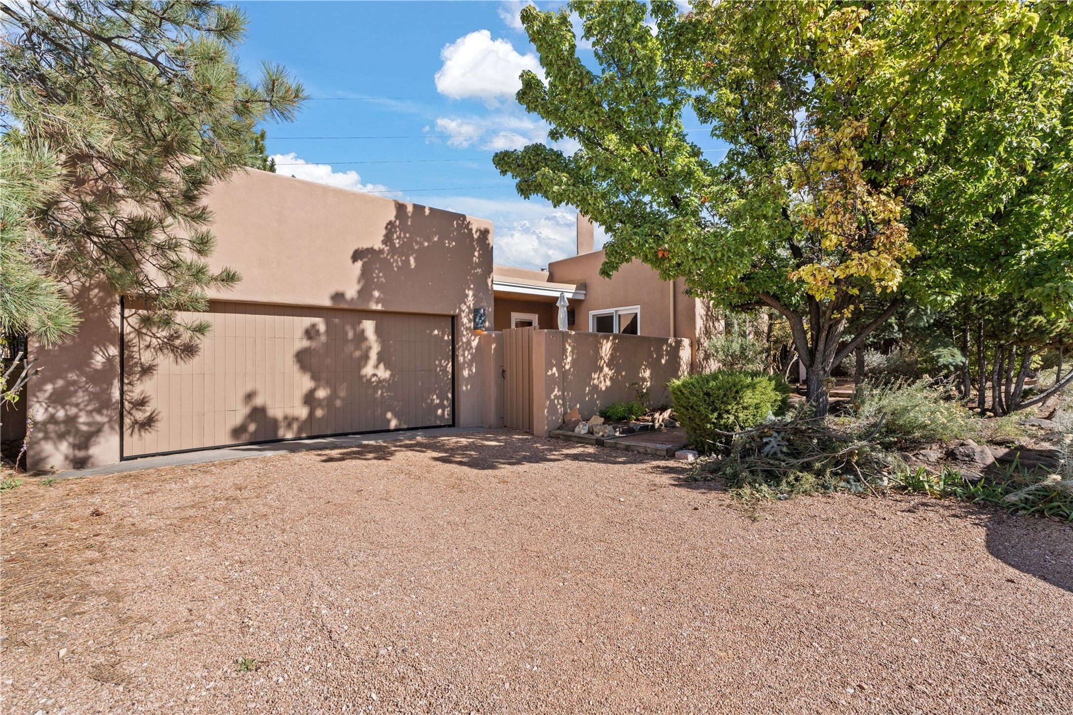 799 Aspen Compound Dr, Santa Fe, New Mexico image 2