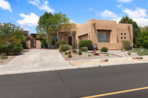 Photo of 11 E Chili Line Road, Santa Fe, NM 87508 (MLS # 202601952)