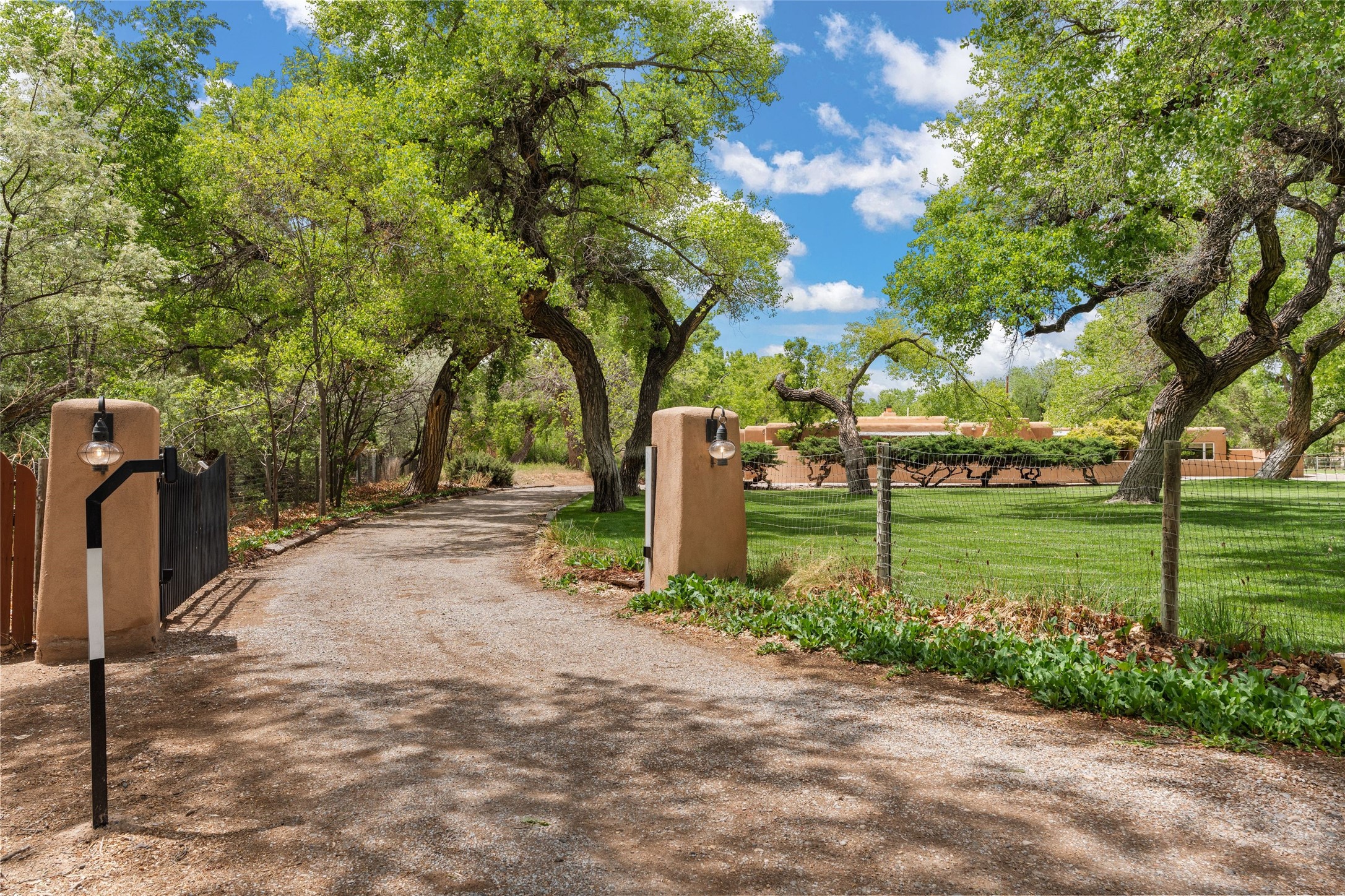 384 Chaparral Lane, Corrales, New Mexico image 1