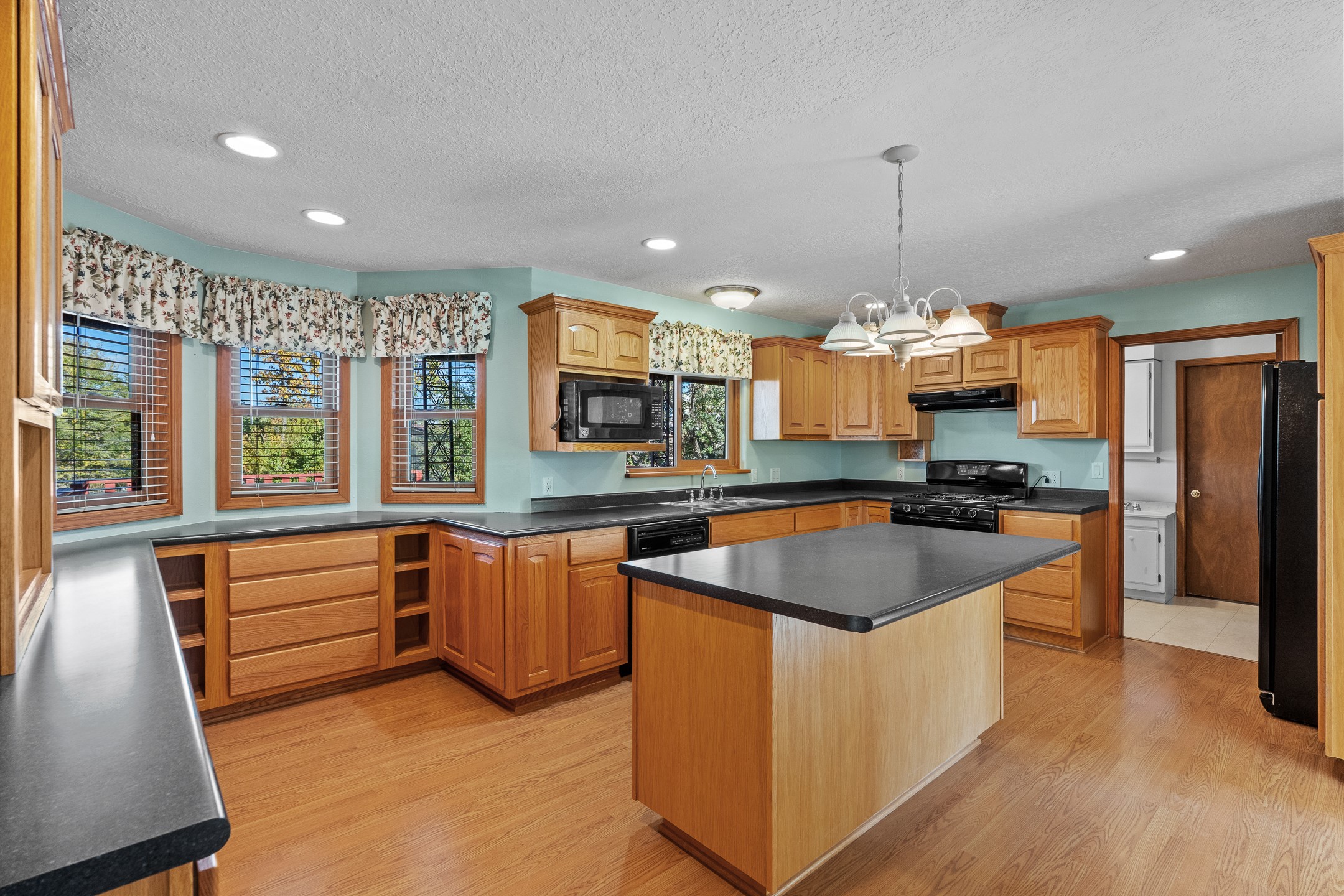 Santa Fe, New Mexico 87532, United States, 4 Bedrooms Bedrooms, ,2 BathroomsBathrooms,Residential,Active,235721