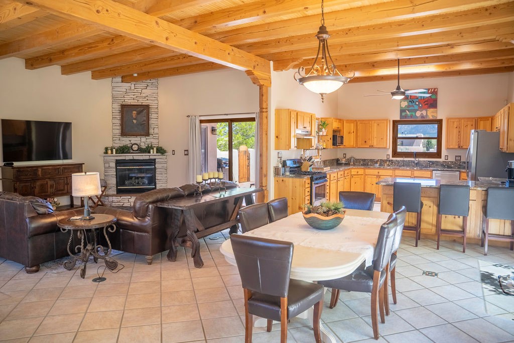 347 Sierra Vista Lane, Taos, New Mexico image 11