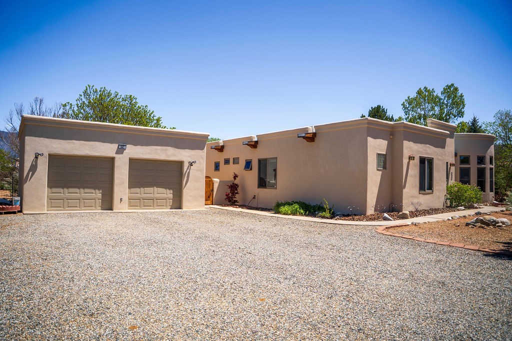 347 Sierra Vista Lane, Taos, New Mexico image 27