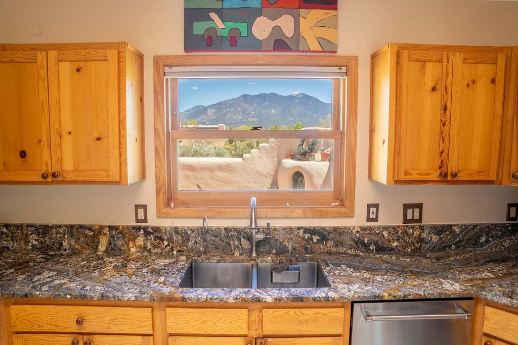 347 Sierra Vista Lane, Taos, New Mexico image 4