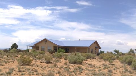 Photo of 136 Calle Galisteo, Santa Fe, NM 87508 (MLS # 202601349)