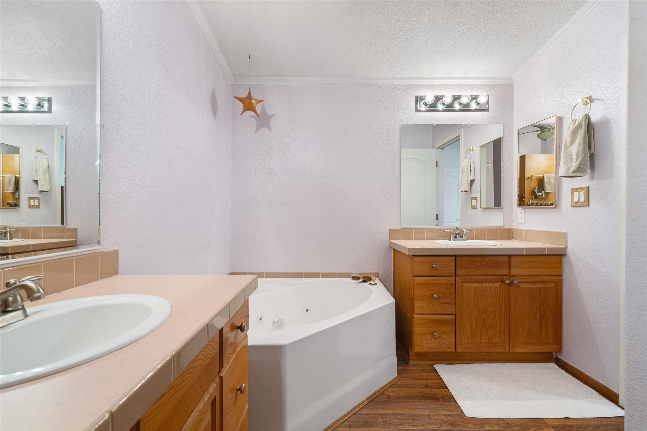 Abiquiu, New Mexico 87510, United States, 4 Bedrooms Bedrooms, ,2 BathroomsBathrooms,Residential,Active,241262