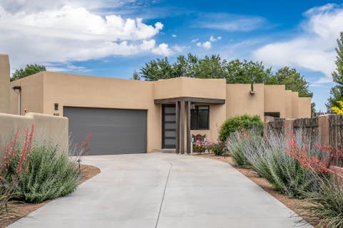 Homes For Sale - 465 Calle Volver<br/> Santa Fe, NM 87505