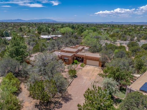 Homes For Sale - 900 Trail Cross Court<br/> Santa Fe, NM 87505