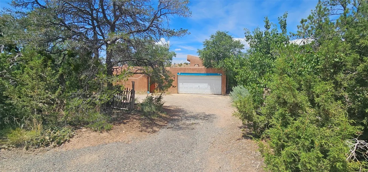 Santa Fe, New Mexico 87501, United States, 3 Bedrooms Bedrooms, ,2 BathroomsBathrooms,Residential,Active,253383