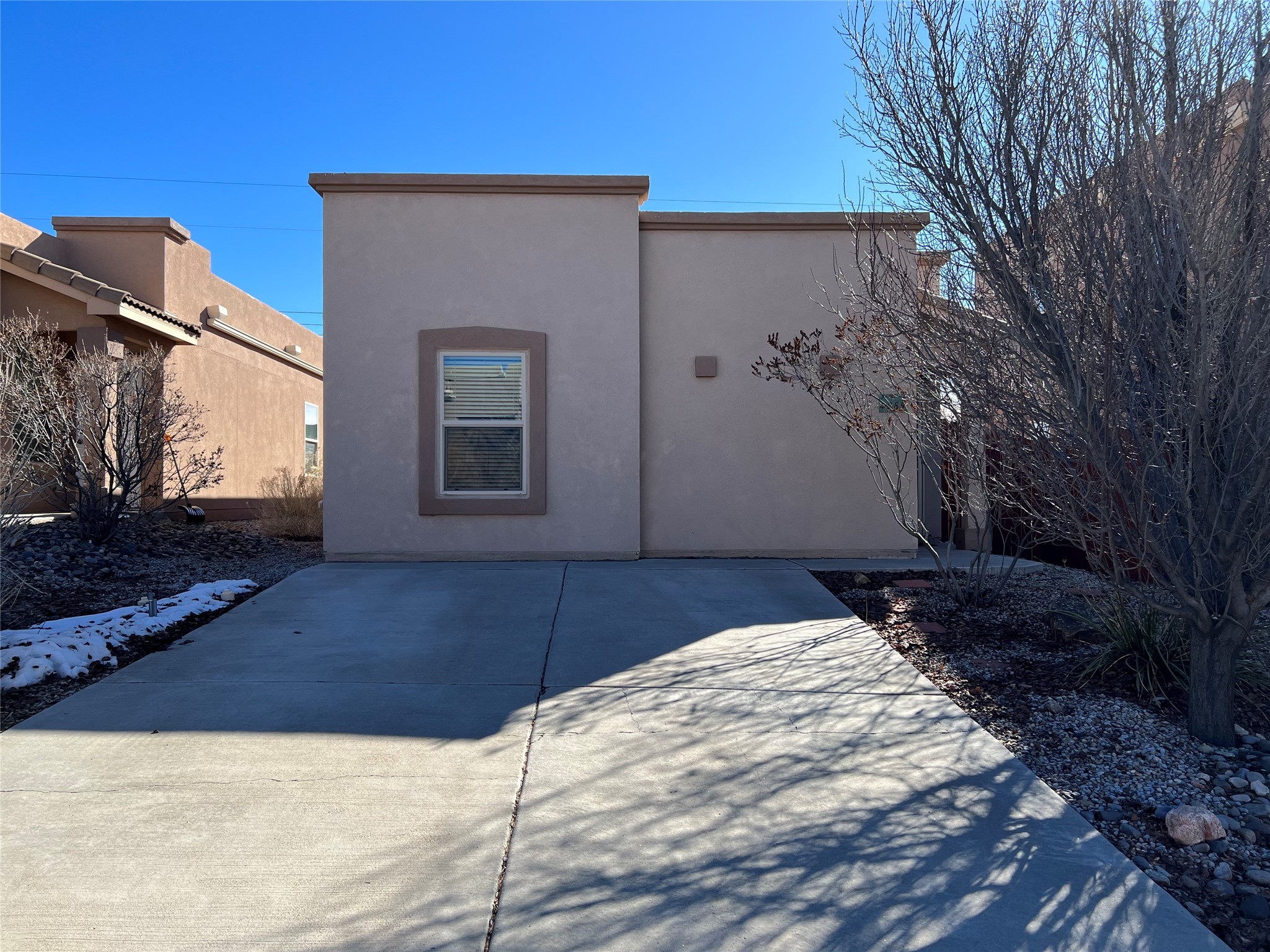 Santa Fe, New Mexico 87507, United States, 3 Bedrooms Bedrooms, ,2 BathroomsBathrooms,Residential,Pending,67509