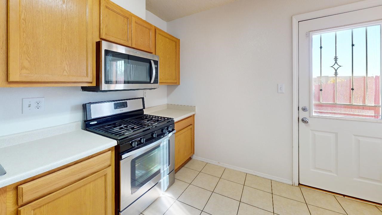 Santa Fe, New Mexico 87507, United States, 3 Bedrooms Bedrooms, ,2 BathroomsBathrooms,Residential,Pending,67509