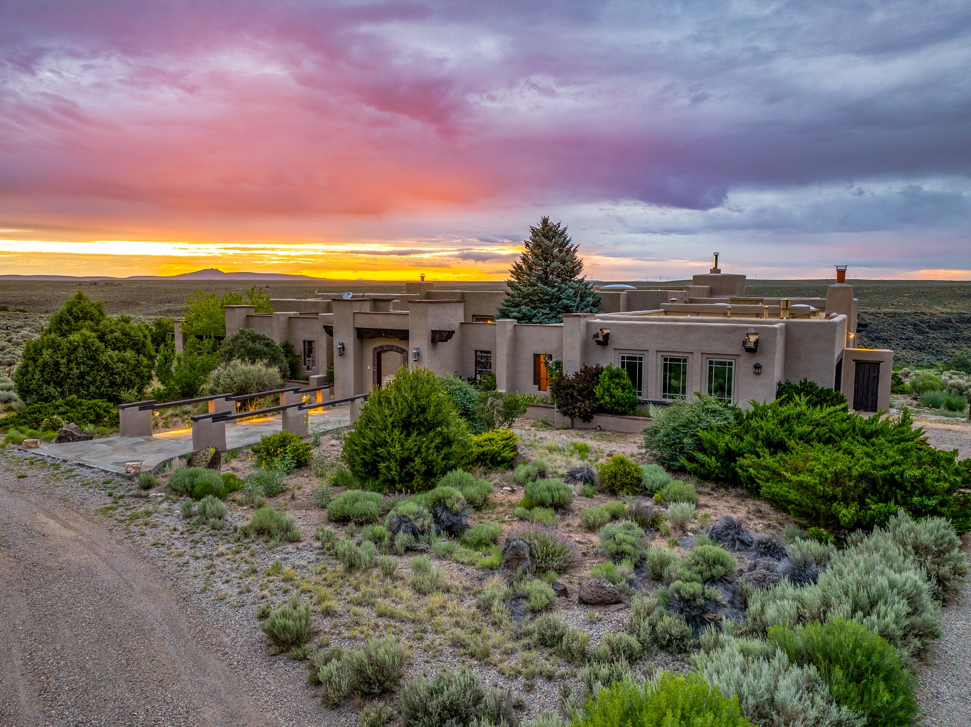 Ranchos De Taos, New Mexico 87557, United States, 3 Bedrooms Bedrooms, ,4 BathroomsBathrooms,Residential,Active,193668