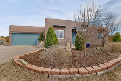 Photo of 1 Duende Rd, Santa Fe, NM 87508 (MLS # 202600870)