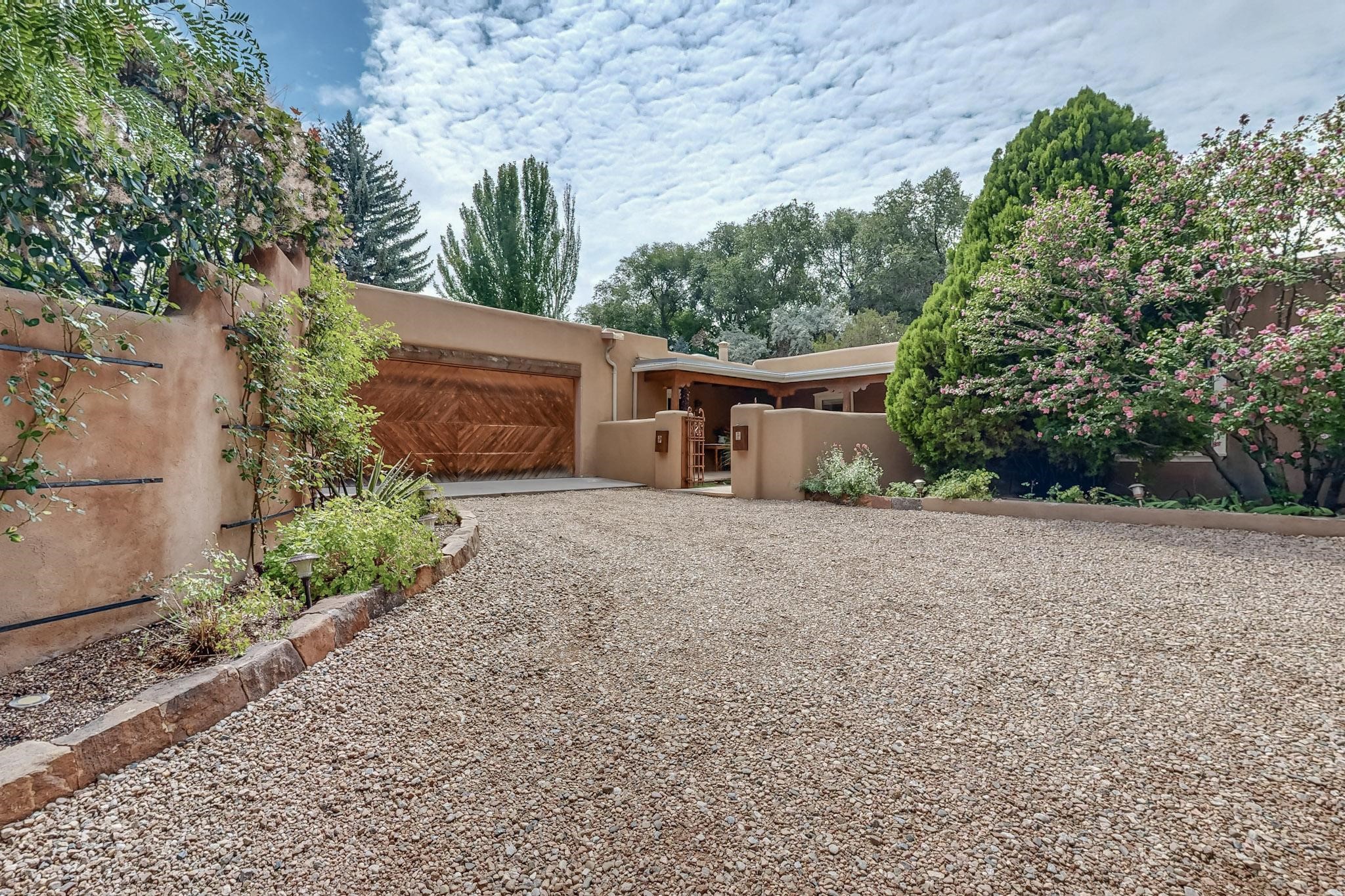 463 Camino Manzano, Santa Fe, New Mexico image 1