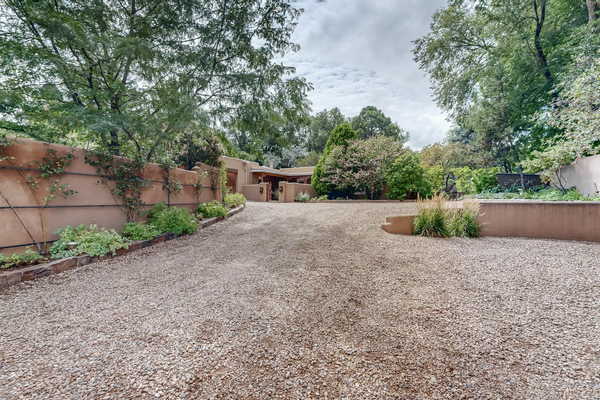 463 Camino Manzano, Santa Fe, New Mexico image 3