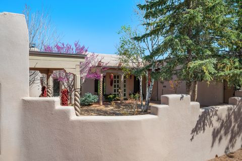 Photo of 5 Estrella De La Manana, Santa Fe, NM 87508 (MLS # 202601175)