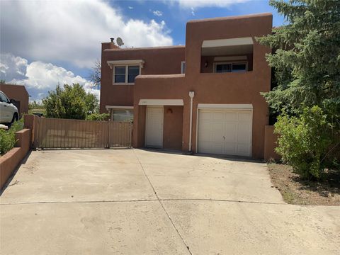 Homes For Sale - 2411 San Patricio Plaza<br/> Santa Fe, NM 87505