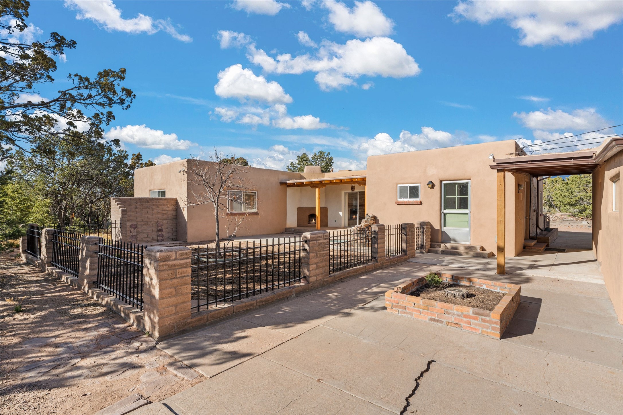 1098 Mansion Ridge Road, Santa Fe, New Mexico image 2