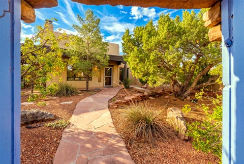 Photo of 7 W Azulejo Court, Santa Fe, NM 87508 (MLS # 202603992)