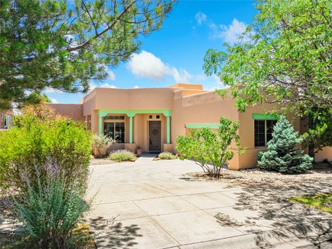 Homes For Sale - 92 Canada Del Rancho<br/> Santa Fe, NM 87508