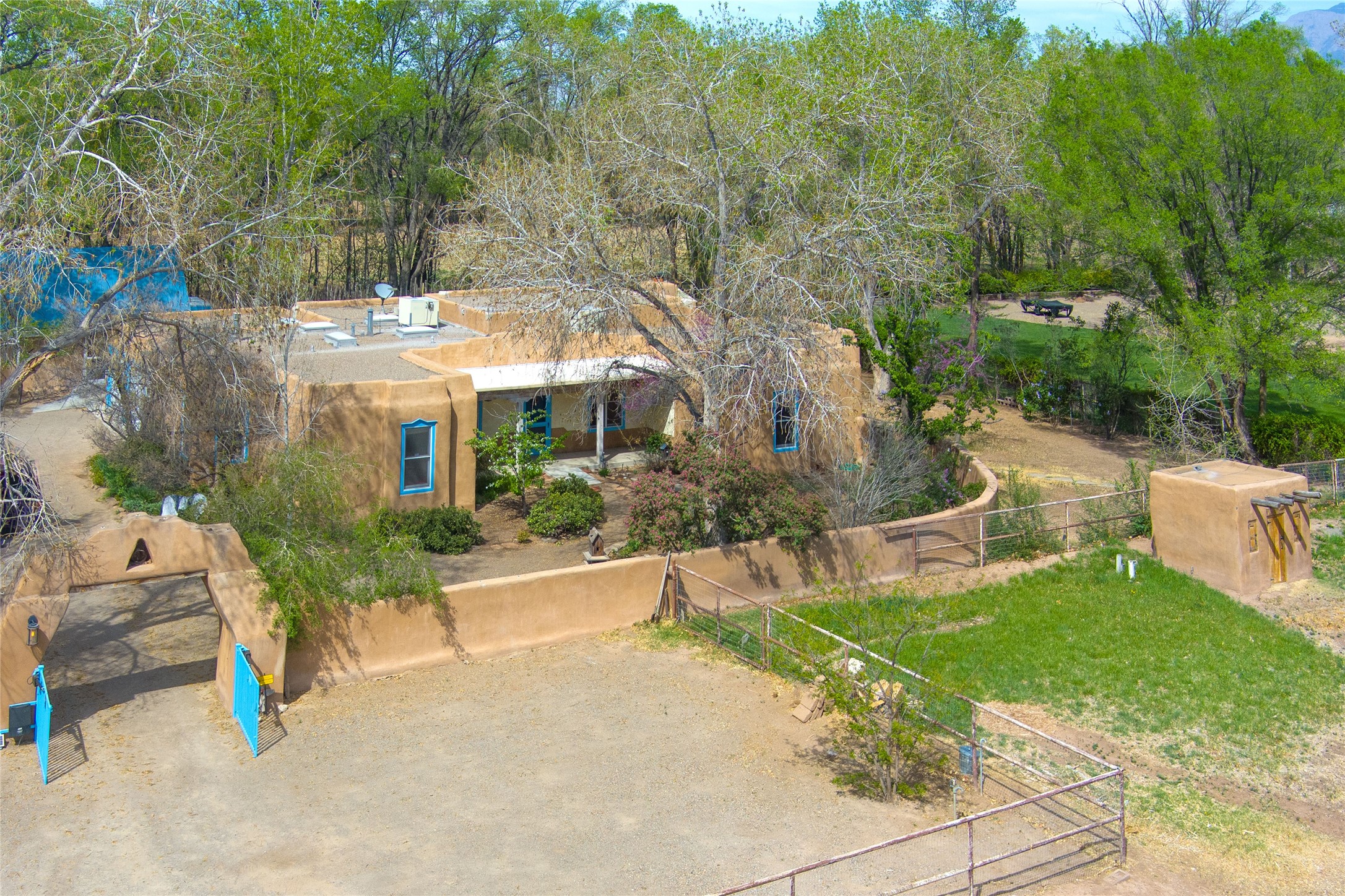 821 Chamisal Road, Los Ranchos, New Mexico image 41