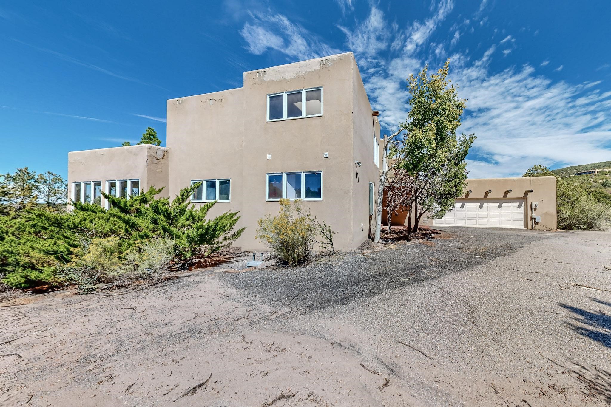 1285 Este Ln Ln, Santa Fe, New Mexico image 1