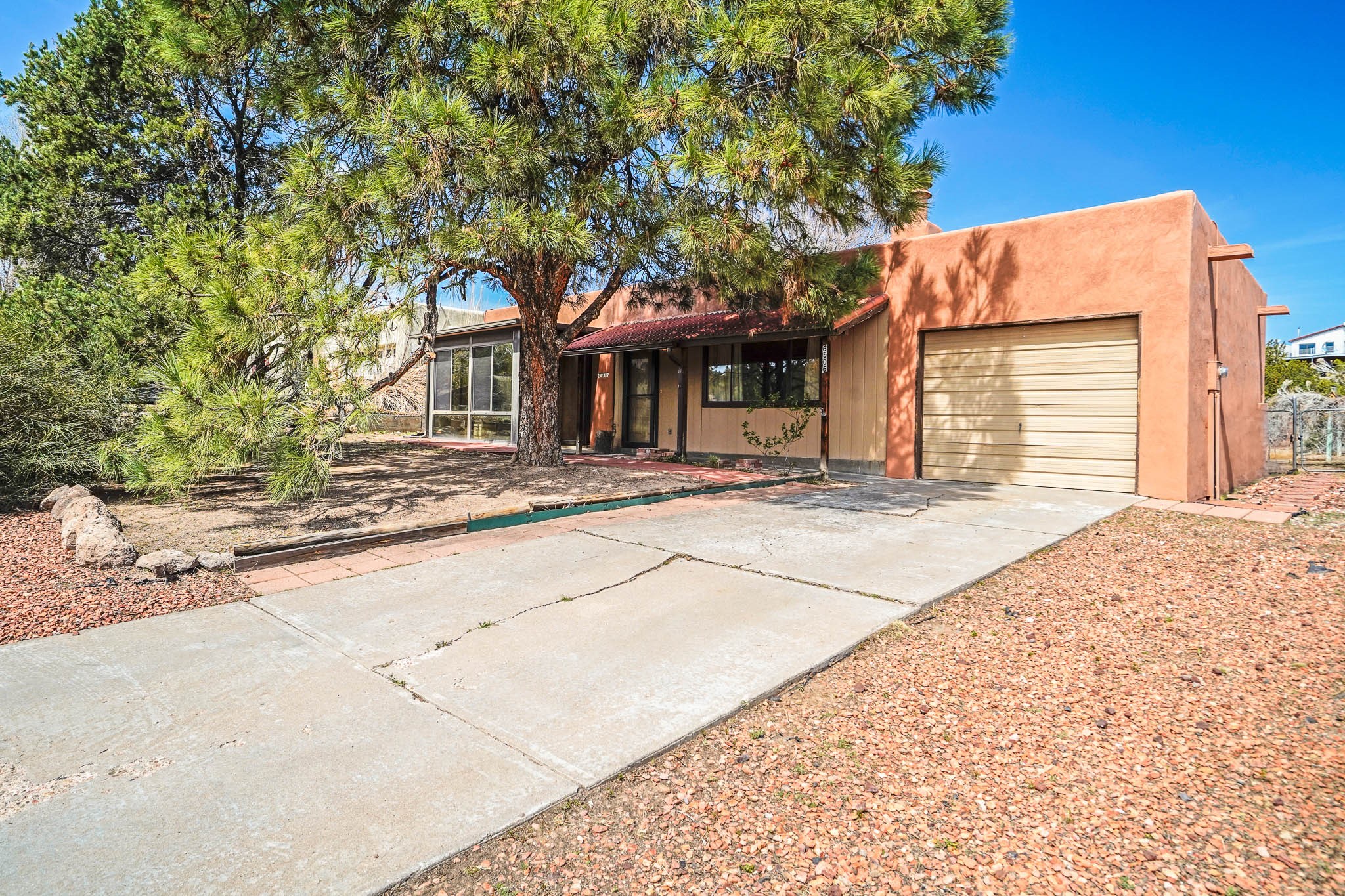 6506 Hoochaneetsa Boulevard, Cochiti Lake, New Mexico image 1