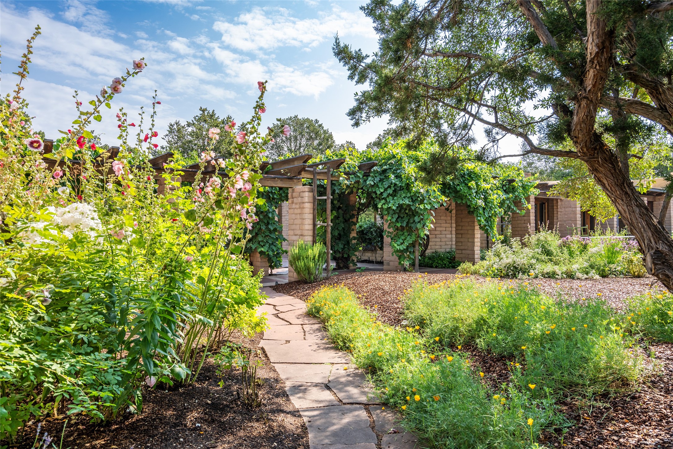 105 Calle Golondrina, Santa Fe, New Mexico image 6