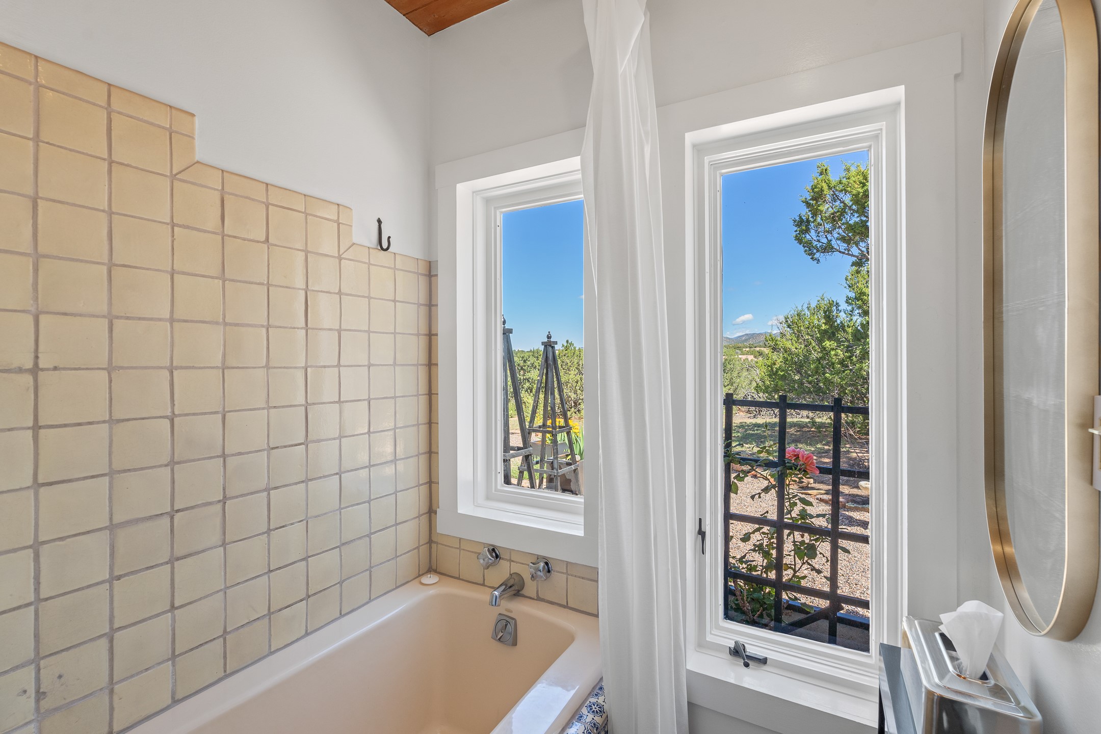 Santa Fe, New Mexico 87508, United States, 2 Bedrooms Bedrooms, ,2 BathroomsBathrooms,Residential,Active,216539