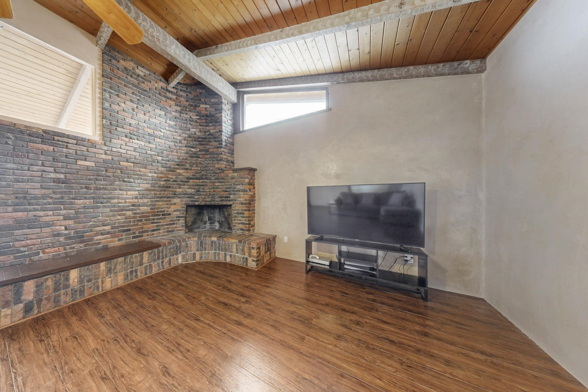 612 Valley Drive, Espanola, New Mexico image 8