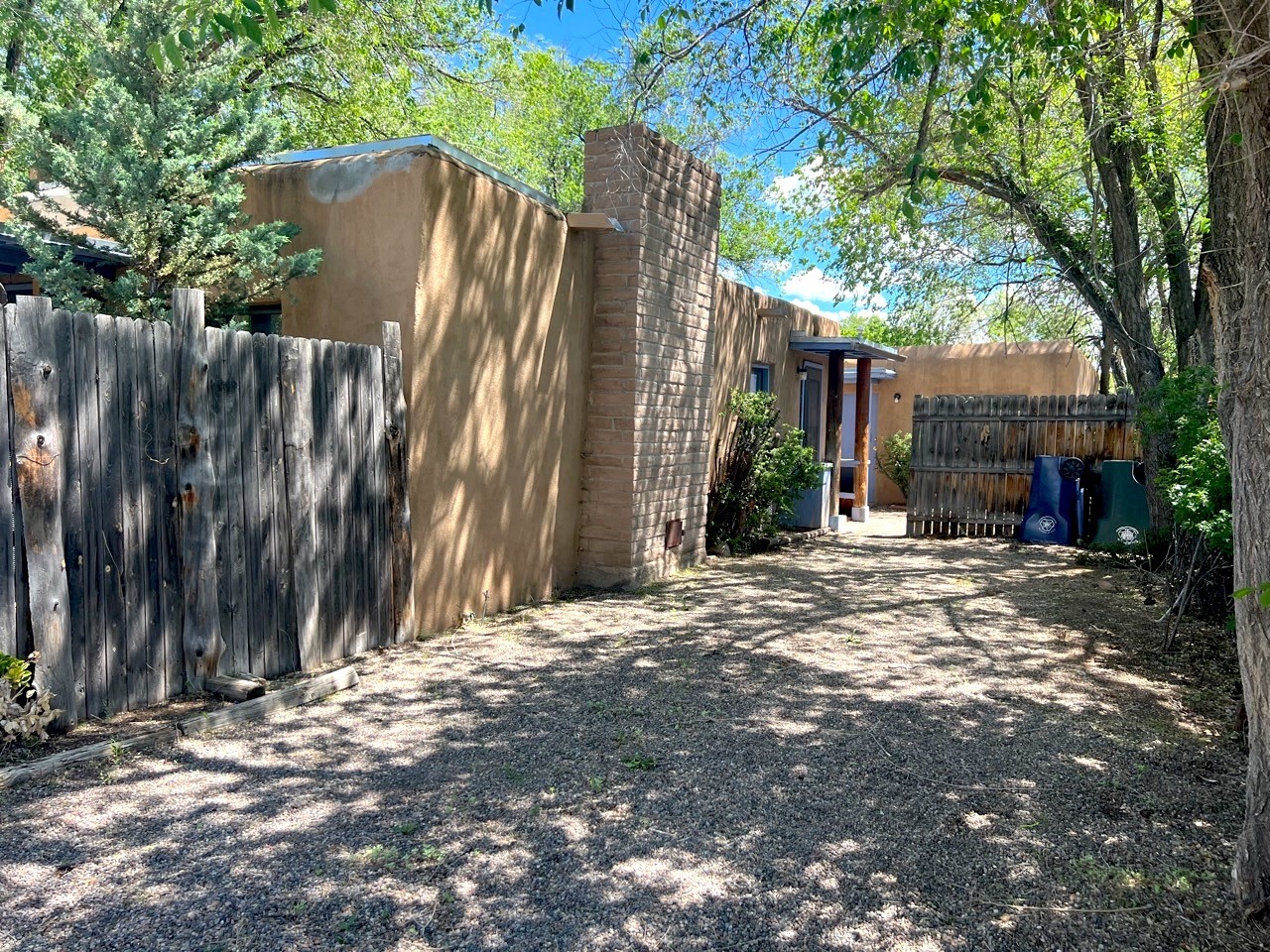 121 Huddleson St, Santa Fe, New Mexico image 3