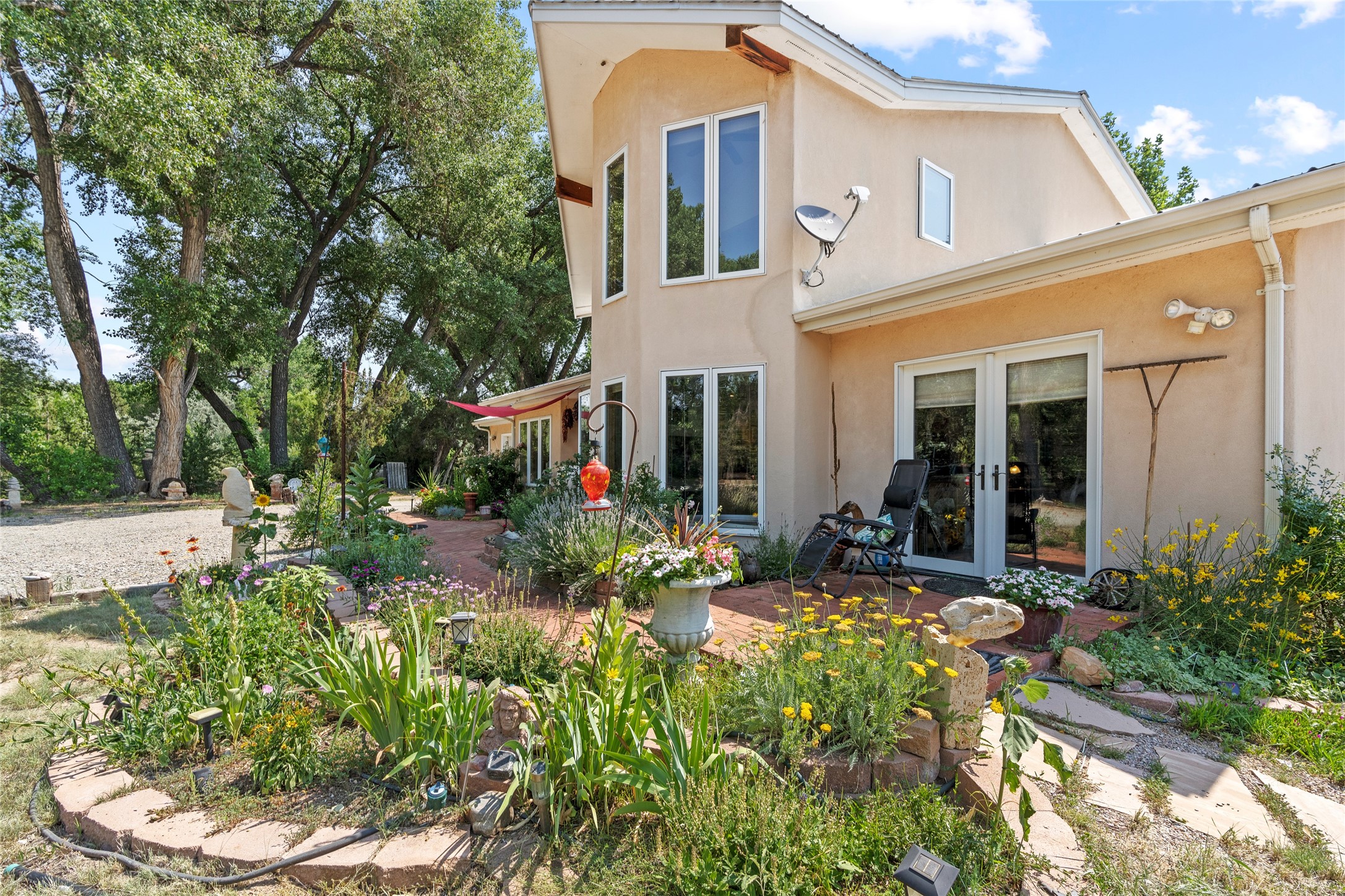 Santa Fe, New Mexico 87506, United States, 3 Bedrooms Bedrooms, ,2 BathroomsBathrooms,Residential,Active,183518