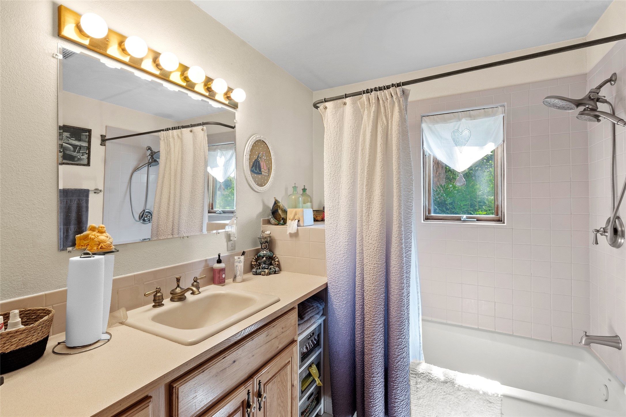 Santa Fe, New Mexico 87506, United States, 3 Bedrooms Bedrooms, ,2 BathroomsBathrooms,Residential,Active,183518