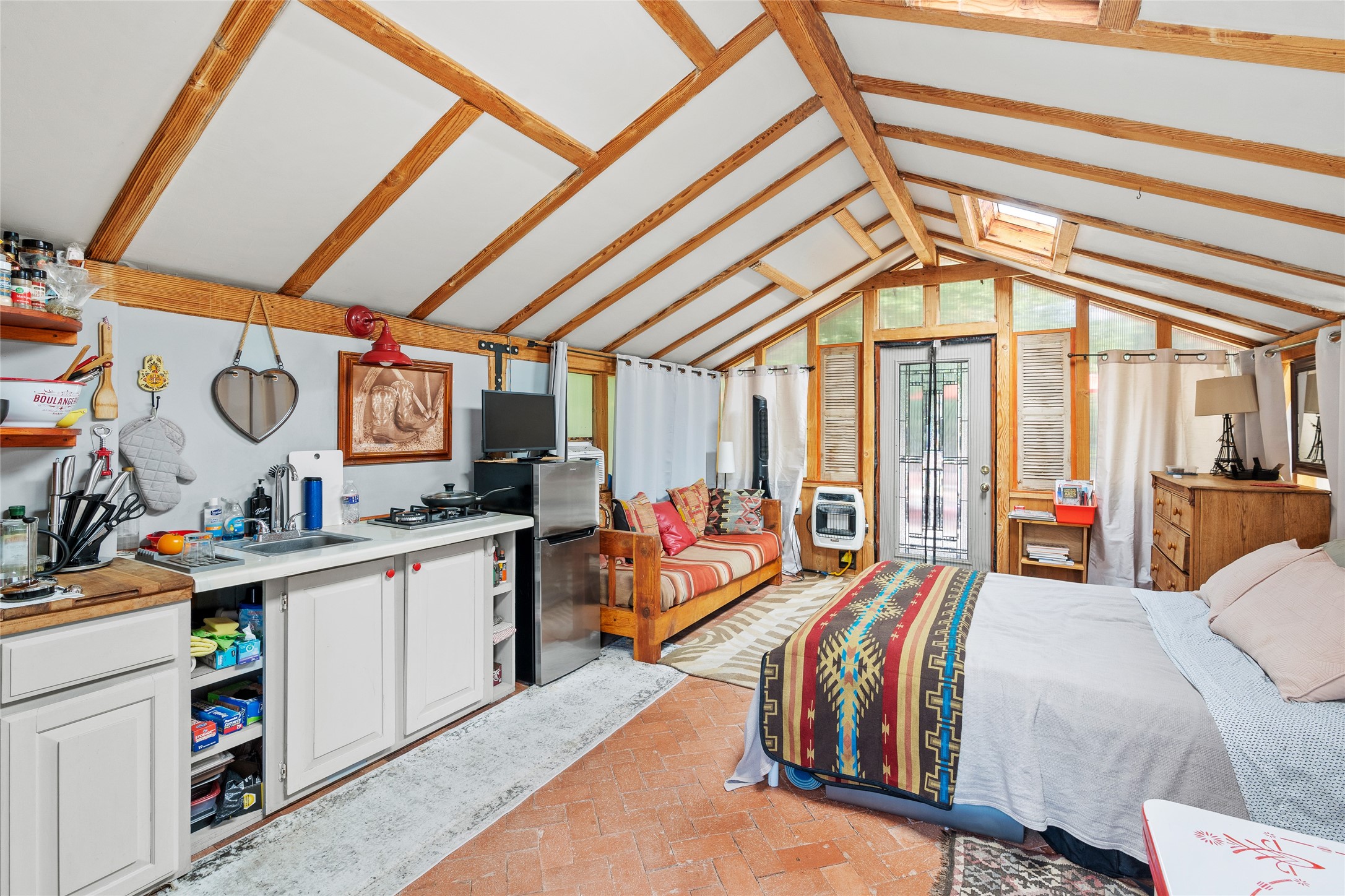 Santa Fe, New Mexico 87506, United States, 3 Bedrooms Bedrooms, ,2 BathroomsBathrooms,Residential,Active,183518